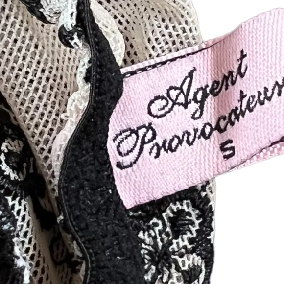 Agent Provocateur Vintage 2000’s bra and panty set 34A and size Small - Picture 5 of 5